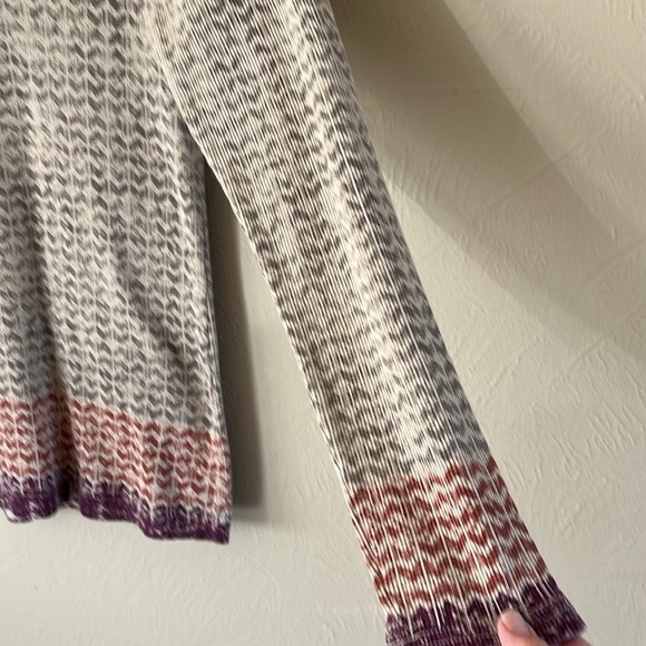 Eddie Bauer Ribbed Split V Neck Long Sleeve Chevron Size M Gradient Colors - Picture 4 of 13